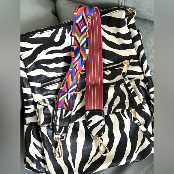 Mi-Mi’s Closet Zebra Pattern Faux Leather Backpack Style Color Guitar Strap - Picture 5 of 5